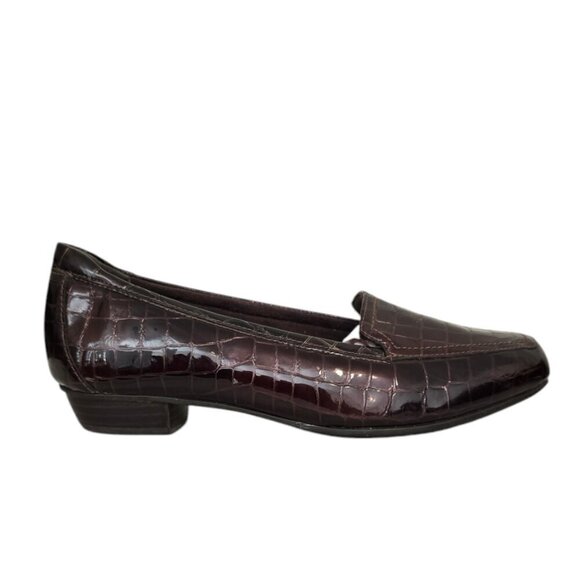 Clarks Brown Timeless Leather Croc Embossed Slip On Loafer Sz 8.5XW - Picture 2 of 9